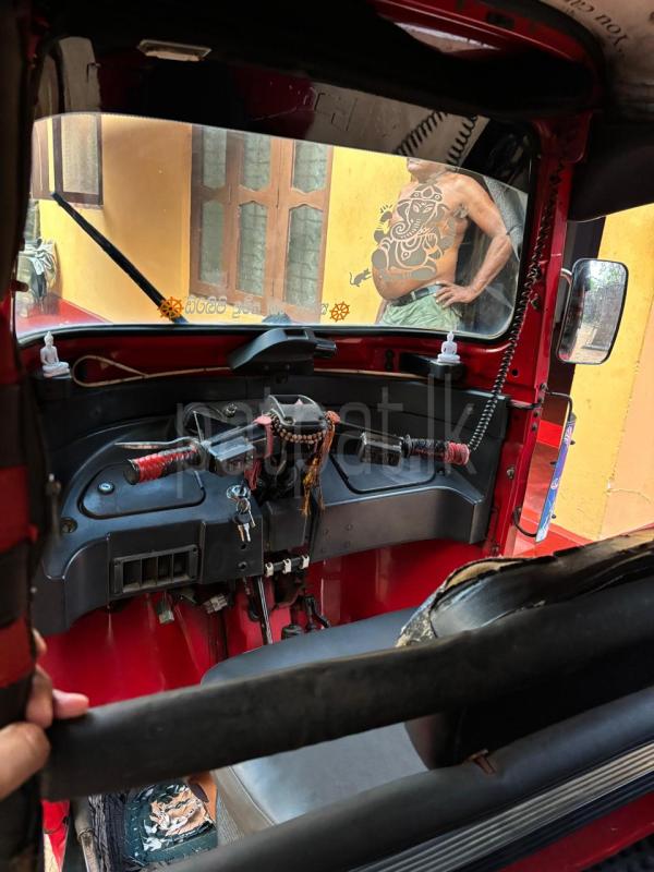 Bajaj Three Wheel 2015 - பயன்படுத்தப்பட்டது முச்சக்கர வண்டி sale in Sri Lanka - patpat.lk