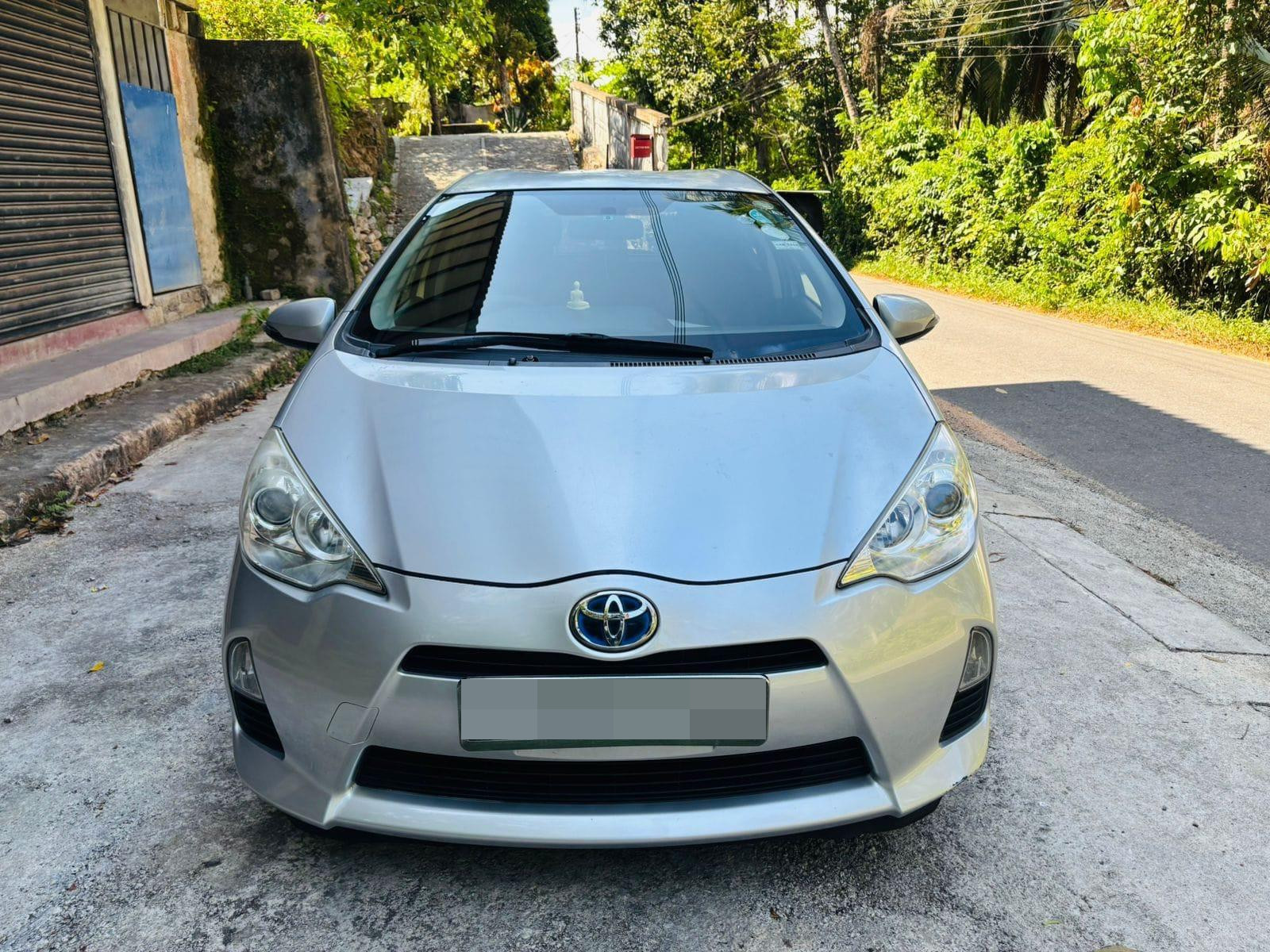 Toyota Aqua 2013 ads-image-1