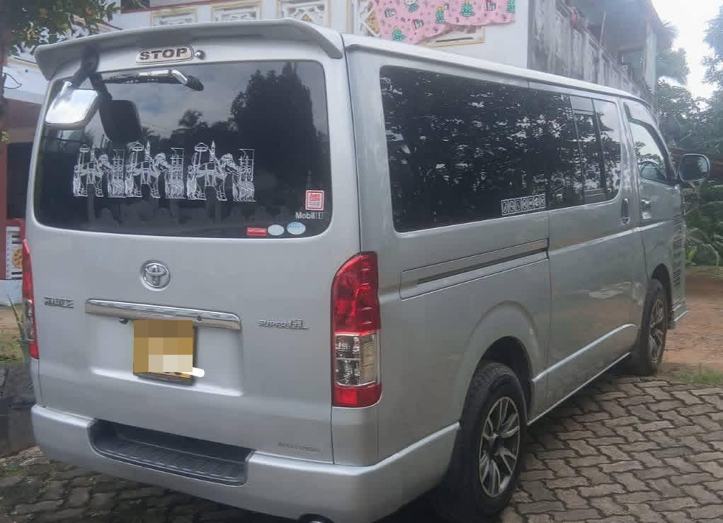 Toyota Hiace 2004 - பயன்படுத்தப்பட்டது வேன் sale in Sri Lanka - patpat.lk