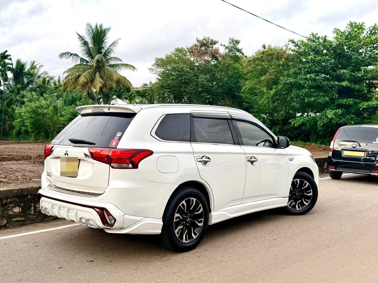 Mitsubishi Outlander 2015 - பயன்படுத்தப்பட்டது SUV sale in Sri Lanka - patpat.lk