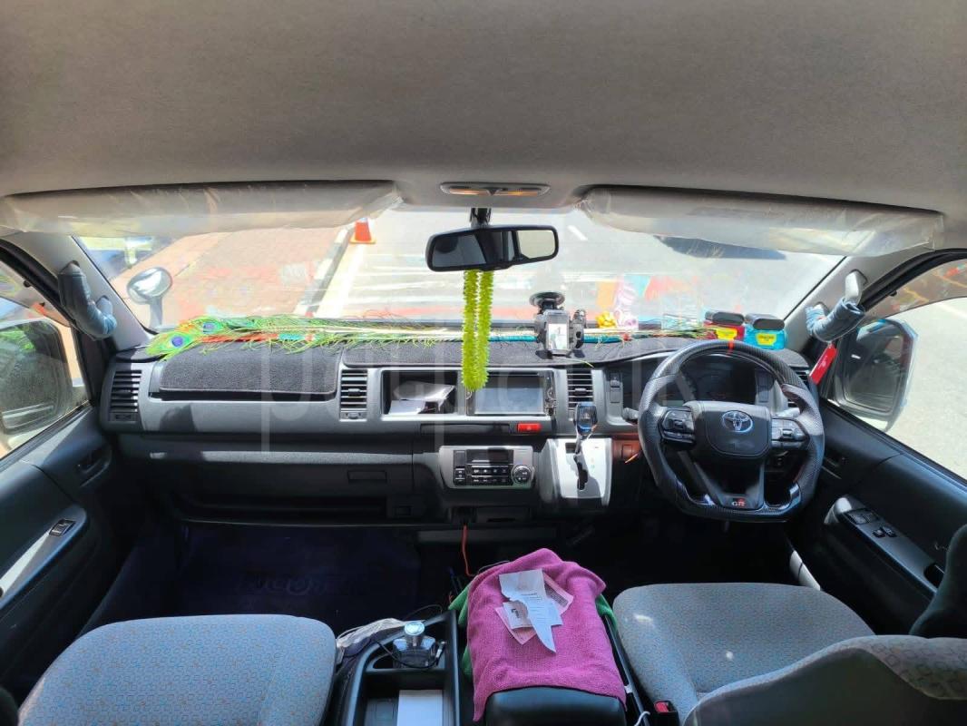 Toyota Hiace 2016 - பயன்படுத்தப்பட்டது வேன் sale in Sri Lanka - patpat.lk