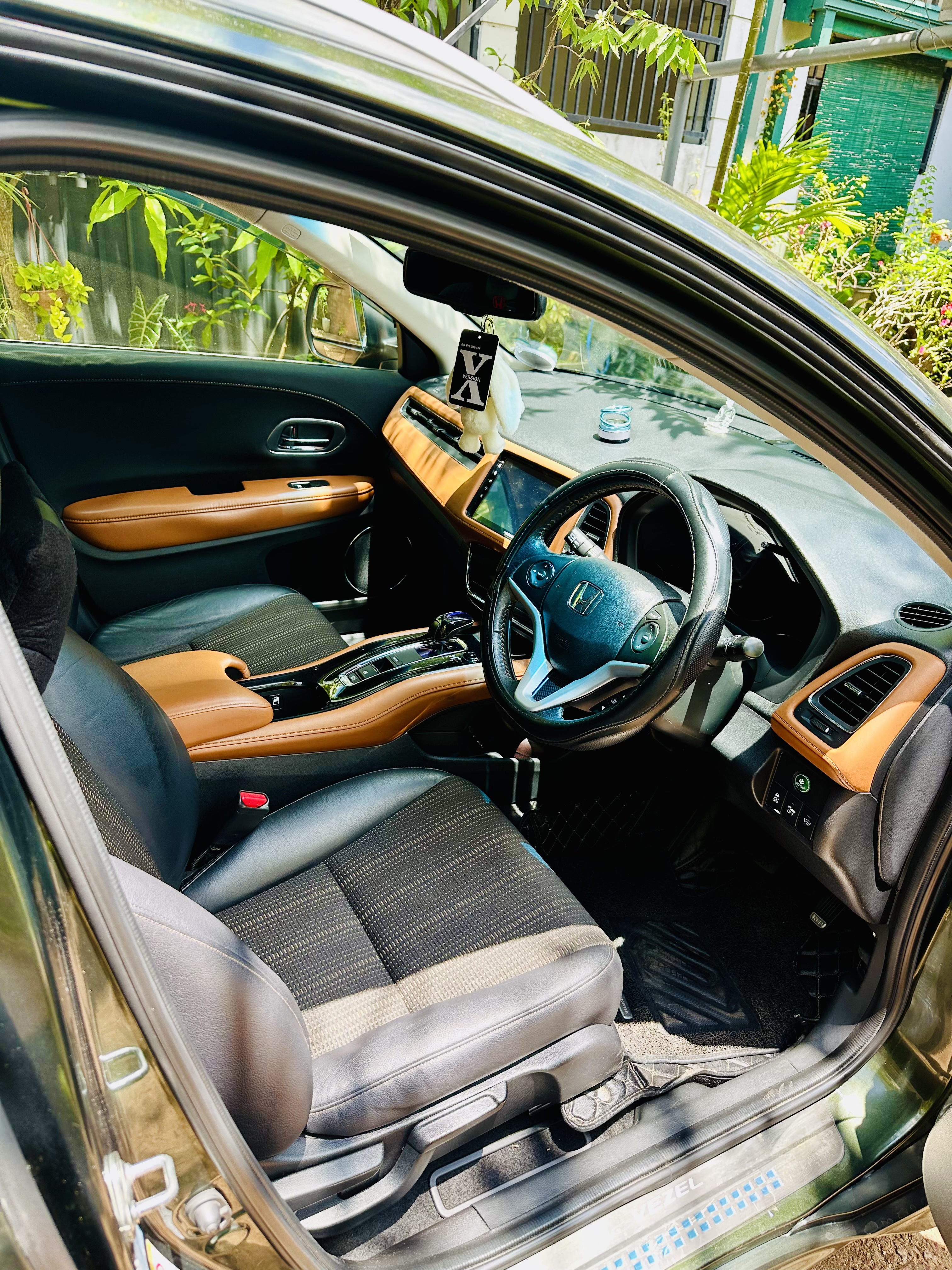 Honda Vezel 2014 - Used SUV sale in Sri Lanka - patpat.lk