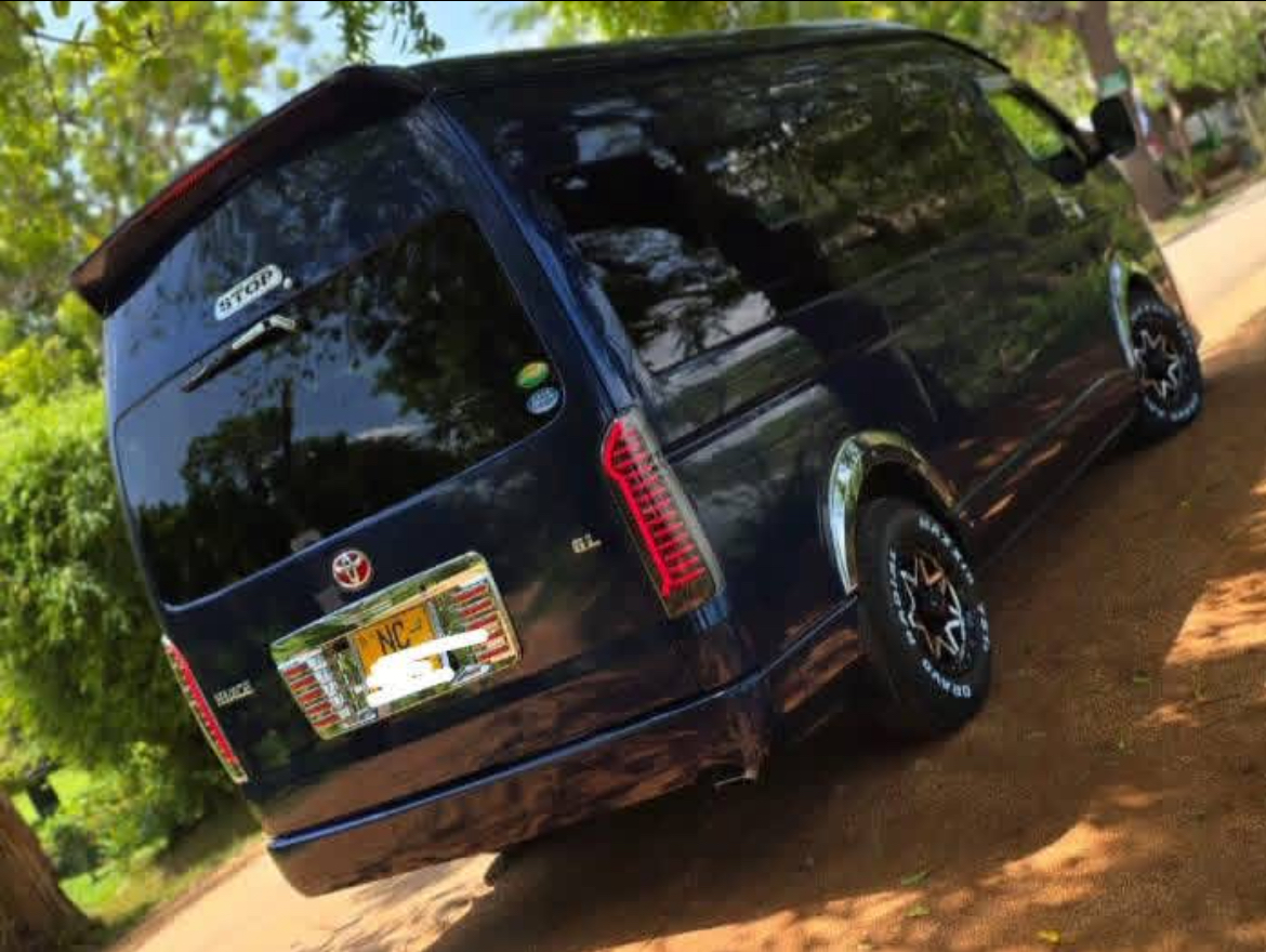 Toyota Hiace 2015 - பயன்படுத்தப்பட்டது வேன் sale in Sri Lanka - patpat.lk