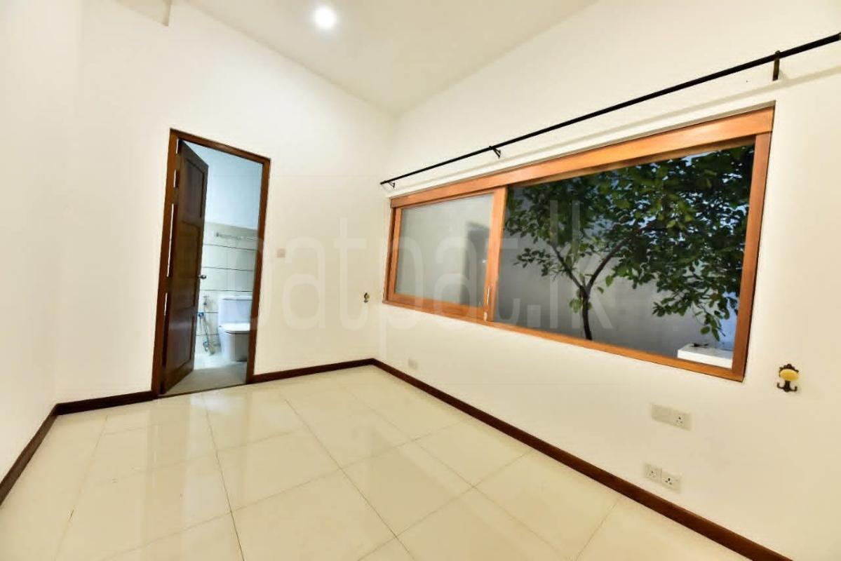 House for Sale in Talawatugoda