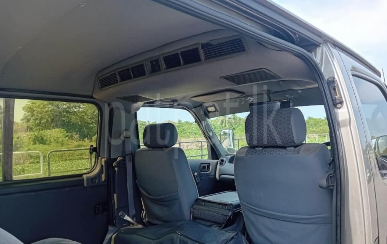 Nissan Caravan 2006 - பயன்படுத்தப்பட்டது வேன் sale in Sri Lanka - patpat.lk