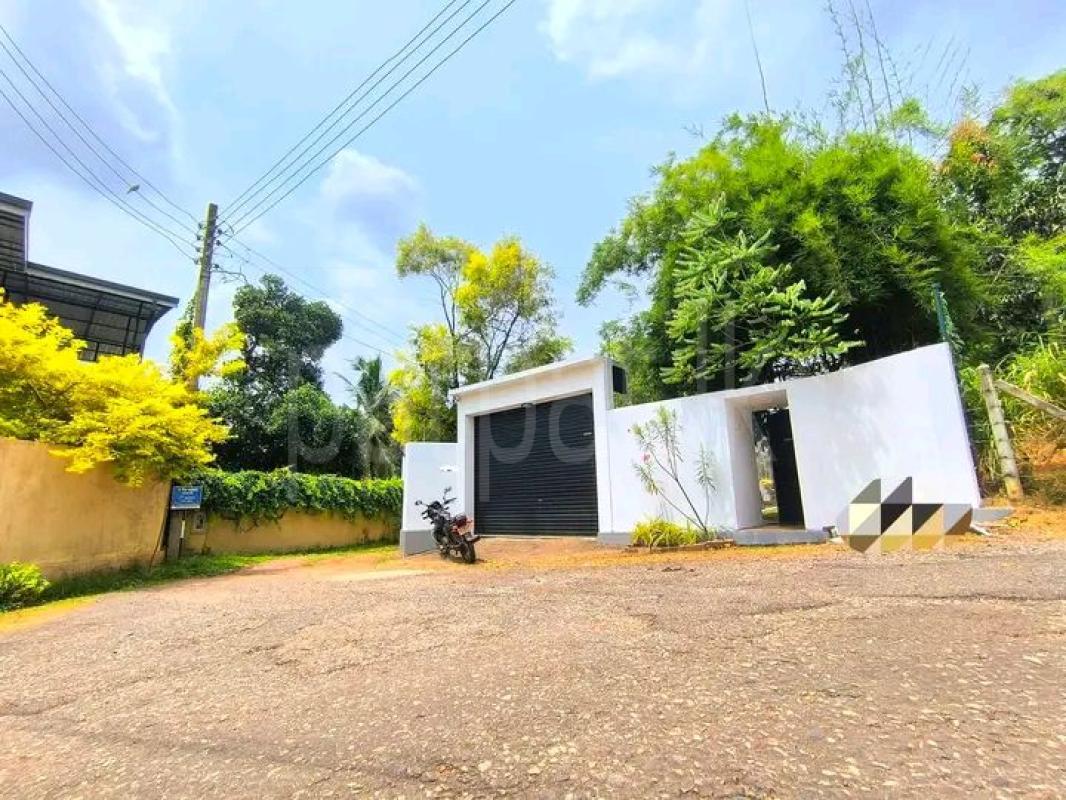 House for Sale in Athurugiriya