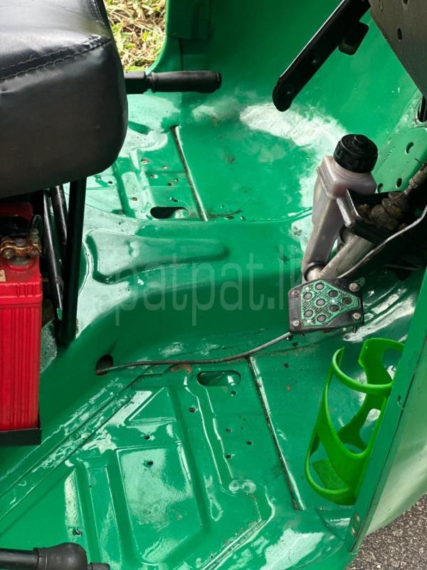 Bajaj 4 stroke 2011 - Used Three wheeler sale in Sri Lanka - patpat.lk