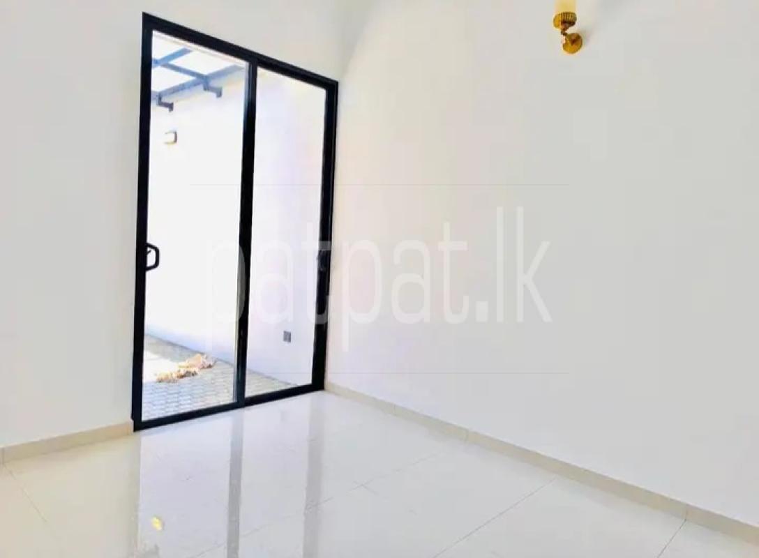 House for Sale in Athurugiriya