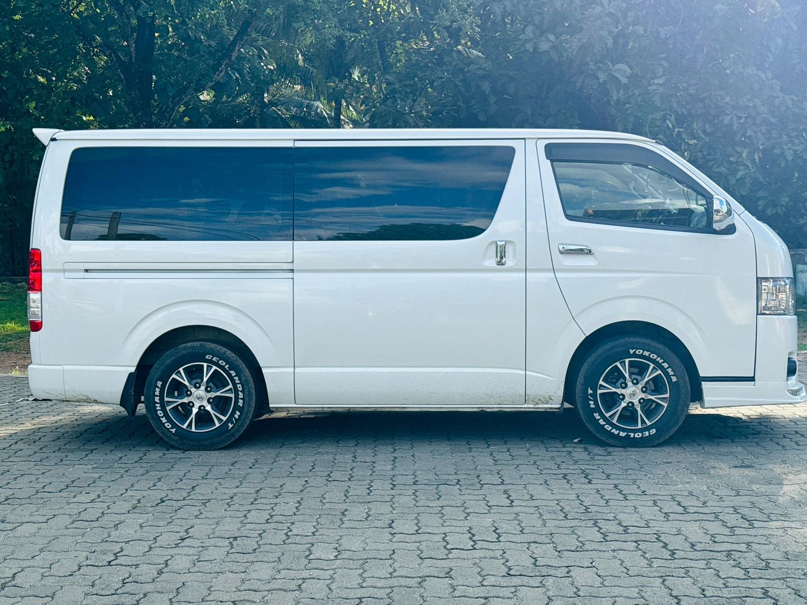 Toyota Super GL 2015 - பயன்படுத்தப்பட்டது வேன் sale in Sri Lanka - patpat.lk