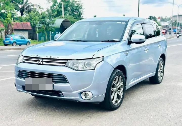 Mitsubishi Outlander 2014 - பயன்படுத்தப்பட்டது SUV sale in Sri Lanka - patpat.lk