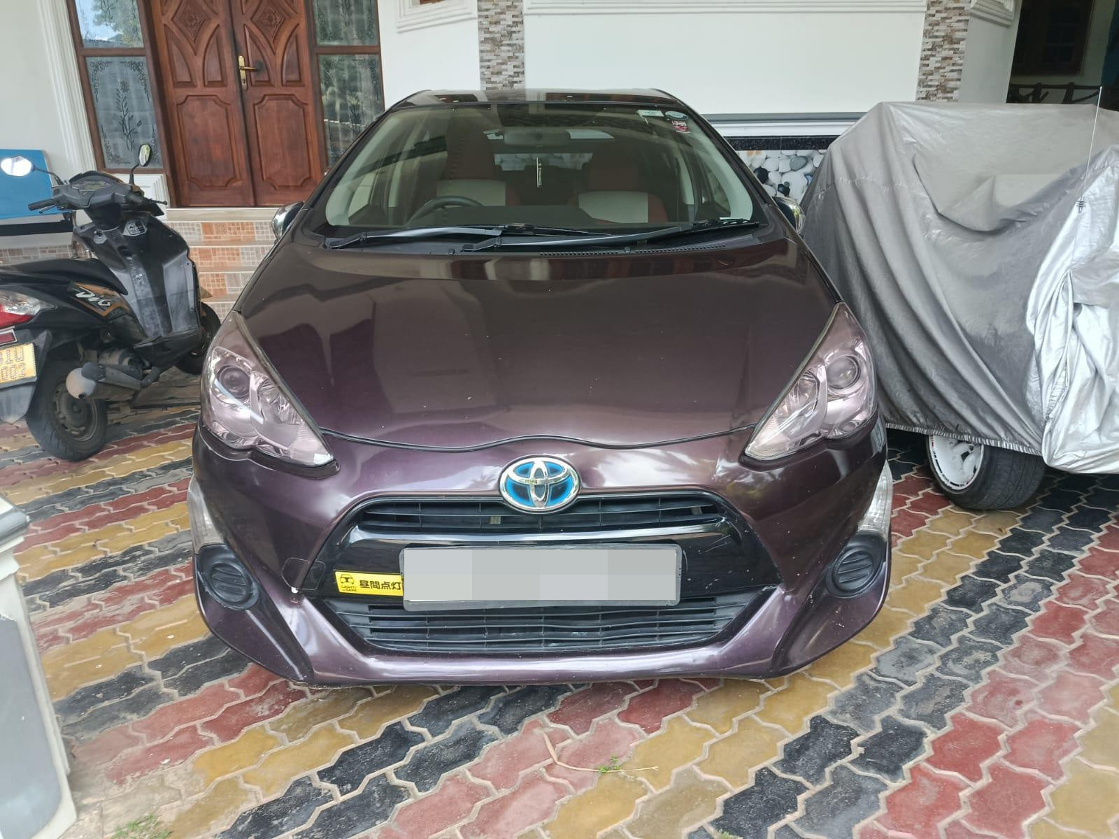 Toyota Aqua 2015 - பயன்படுத்தப்பட்டது கார் sale in Sri Lanka - patpat.lk