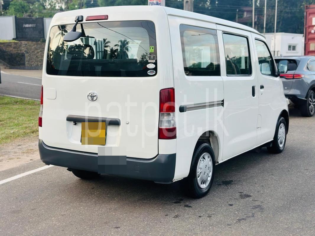 Toyota LITE ACE  2011 - භාවිතා කරන ලද වෑන් රථය sale in Sri Lanka - patpat.lk