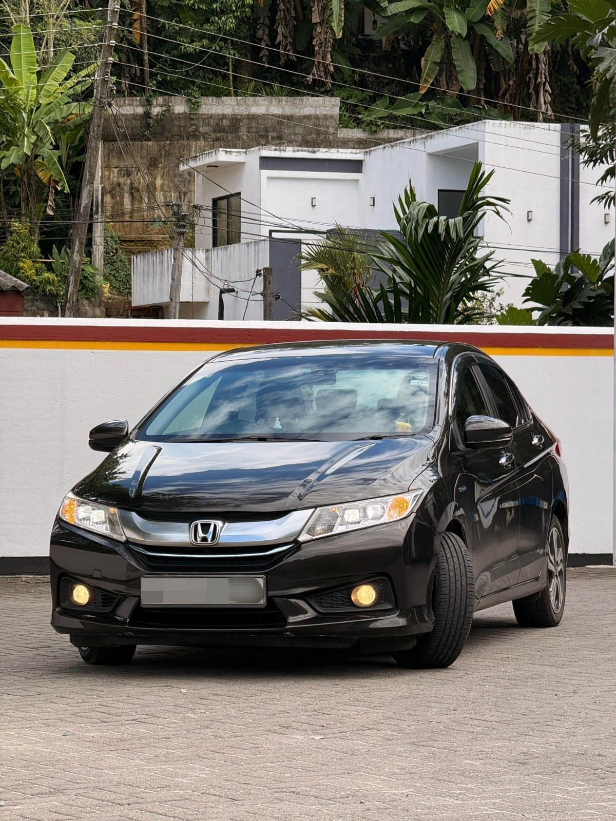Honda Grace 2016 - பயன்படுத்தப்பட்டது கார் sale in Sri Lanka - patpat.lk