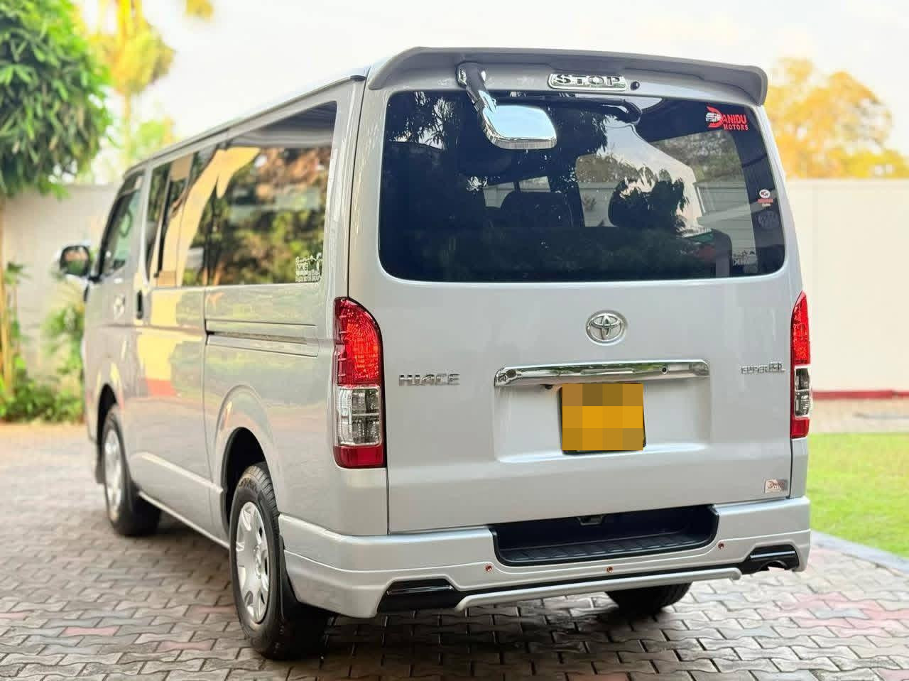 Toyota Hiace 2007 - பயன்படுத்தப்பட்டது வேன் sale in Sri Lanka - patpat.lk