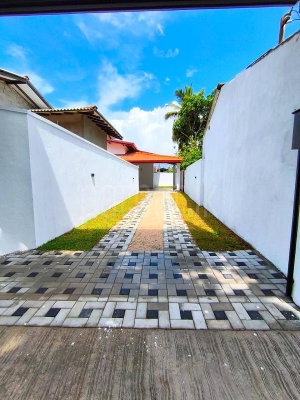 House for Sale in Athurugiriya ads-image-1