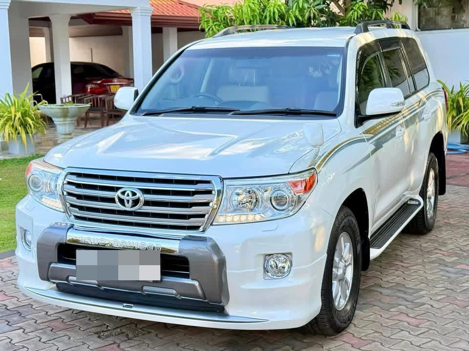 Toyota Land Cruiser 2013 - பயன்படுத்தப்பட்டது SUV sale in Sri Lanka - patpat.lk