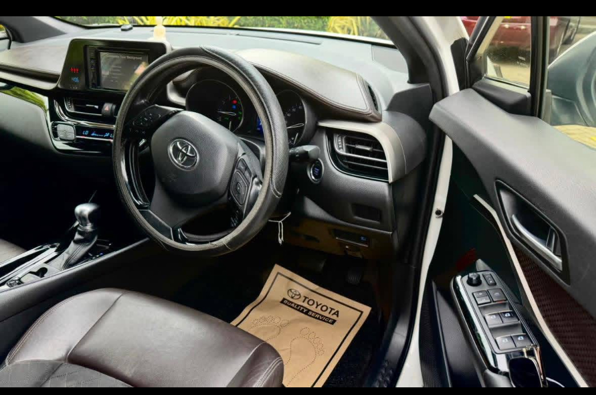 Toyota CHR 2017 - பயன்படுத்தப்பட்டது SUV sale in Sri Lanka - patpat.lk
