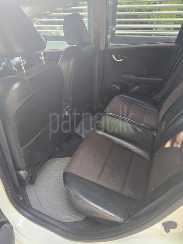 Honda FIT SHUTTLE 2013 - பயன்படுத்தப்பட்டது கார் sale in Sri Lanka - patpat.lk