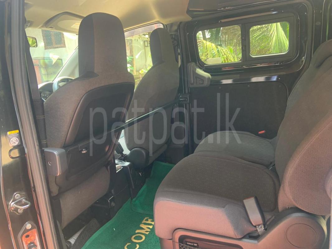 Nissan NV200 2015 - භාවිතා කරන ලද වෑන් රථය sale in Sri Lanka - patpat.lk