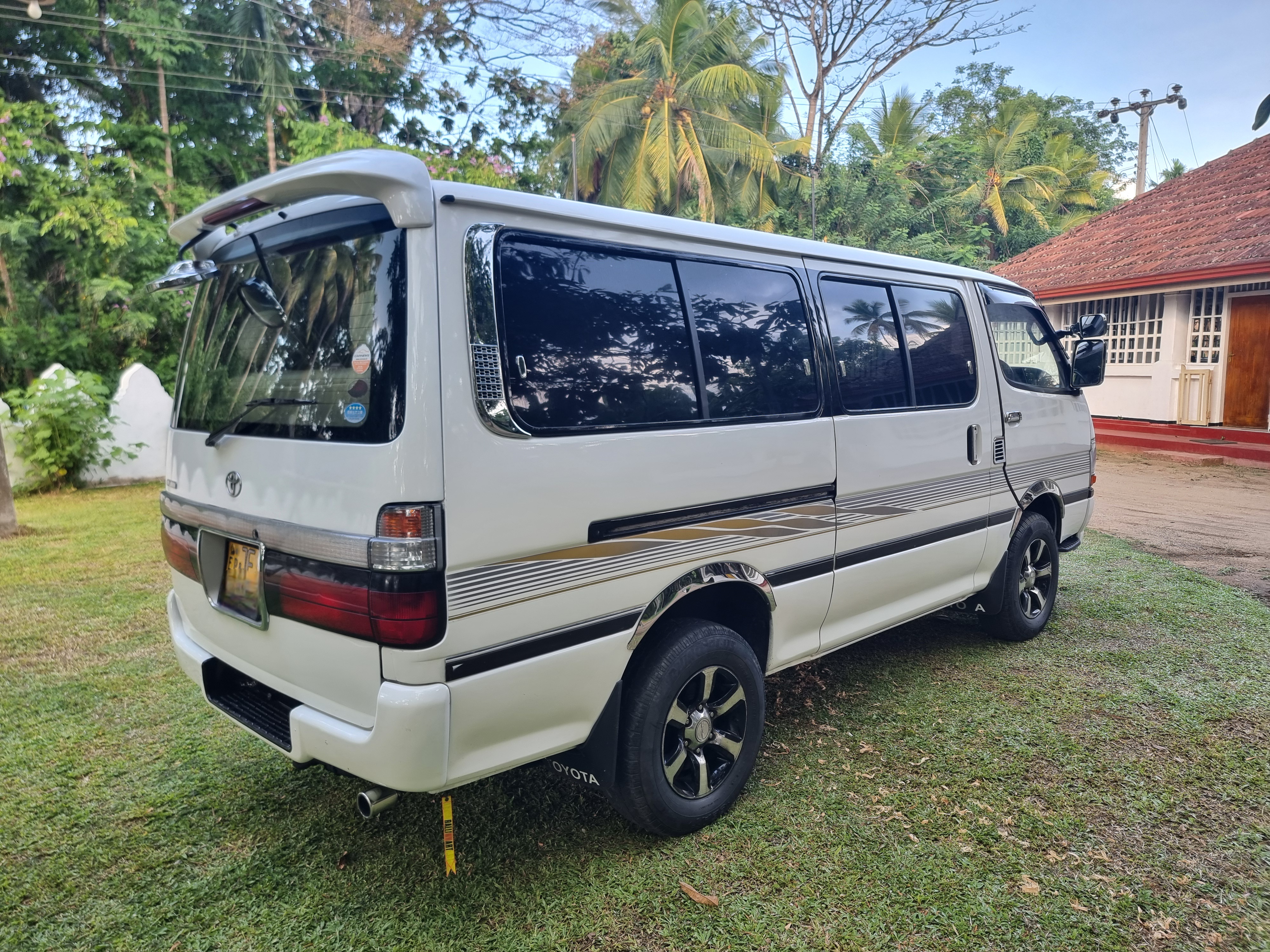 Toyota Hiace 1997 - Used Van sale in Sri Lanka - patpat.lk