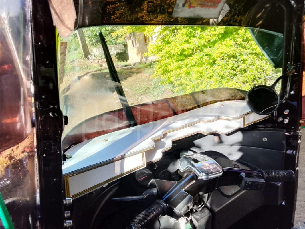 Bajaj Three Wheel 2014 - பயன்படுத்தப்பட்டது முச்சக்கர வண்டி sale in Sri Lanka - patpat.lk