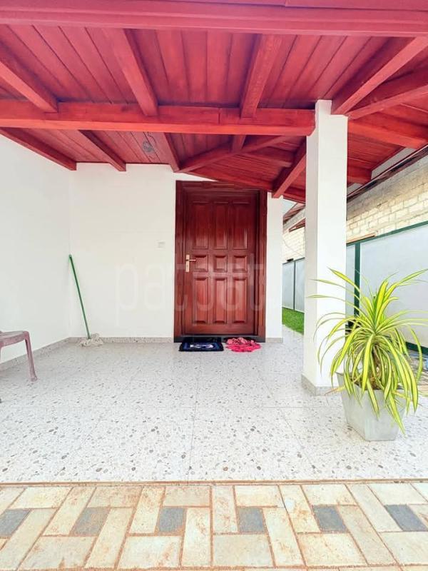 House for Sale in Weliveriya ads-image-1