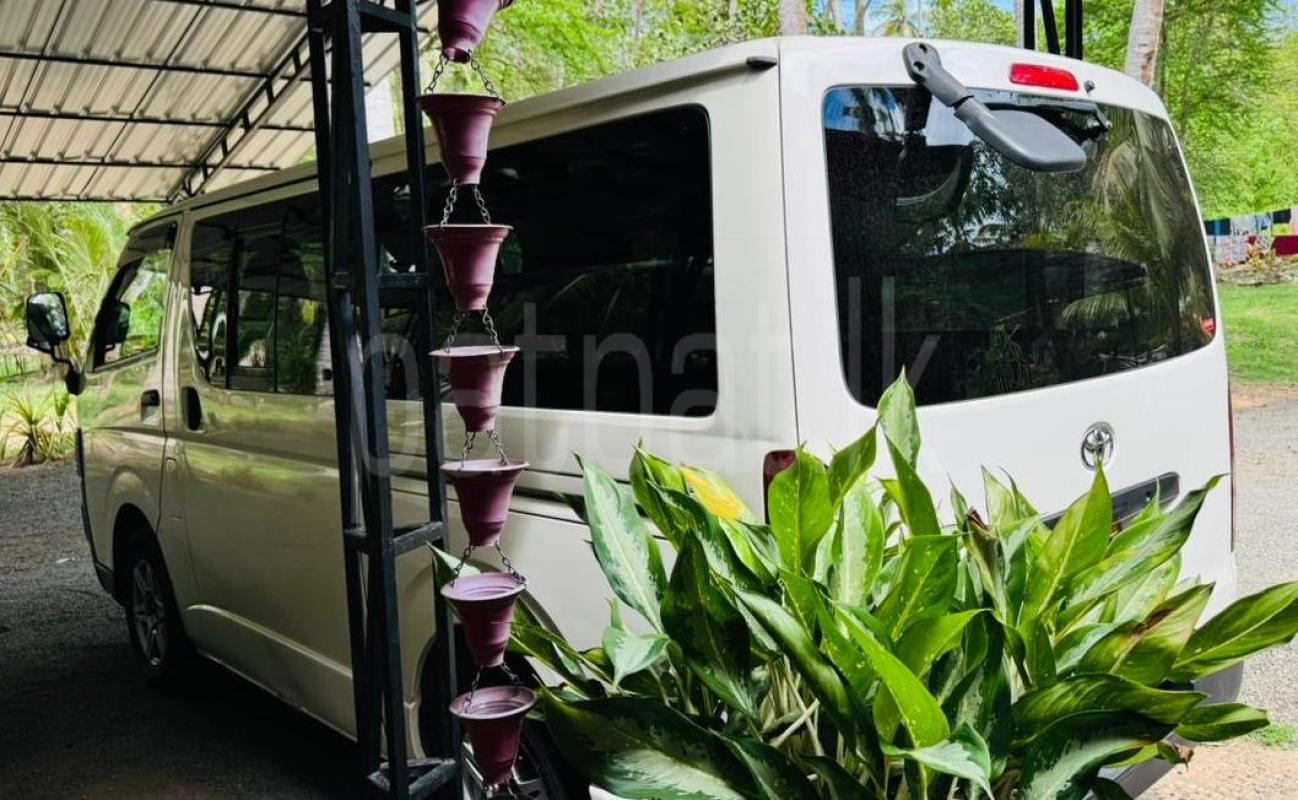 Toyota Hiace 2010 - பயன்படுத்தப்பட்டது வேன் sale in Sri Lanka - patpat.lk
