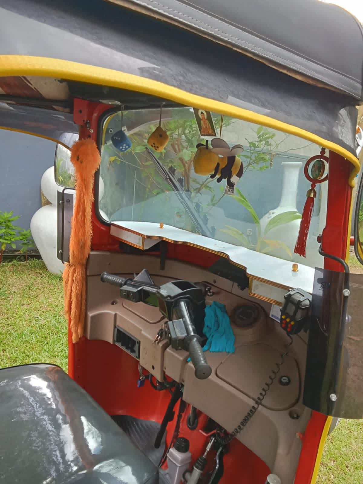 Bajaj Three Wheel 2015 - பயன்படுத்தப்பட்டது முச்சக்கர வண்டி sale in Sri Lanka - patpat.lk