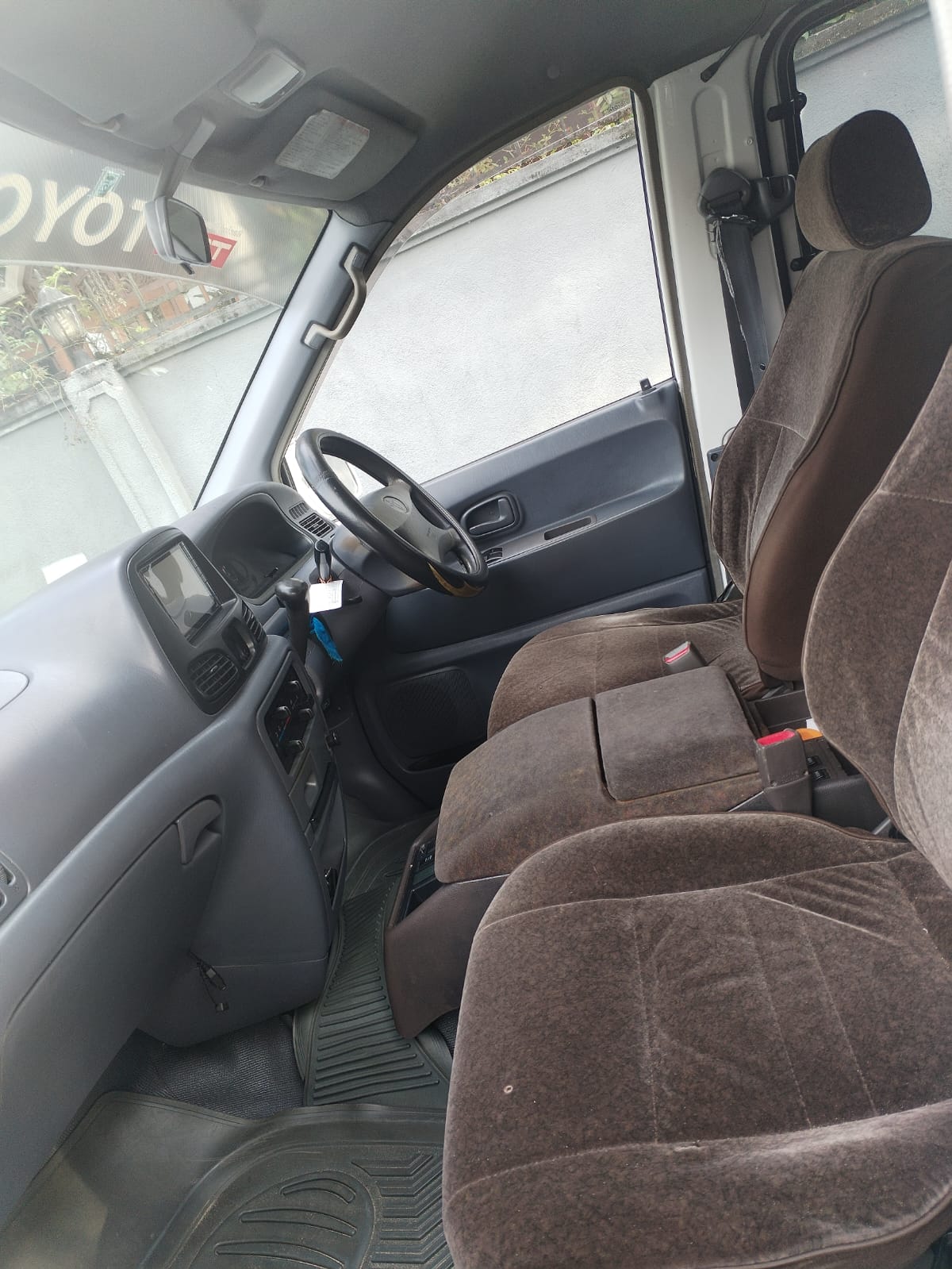 Toyota NOHA 2001 - பயன்படுத்தப்பட்டது வேன் sale in Sri Lanka - patpat.lk