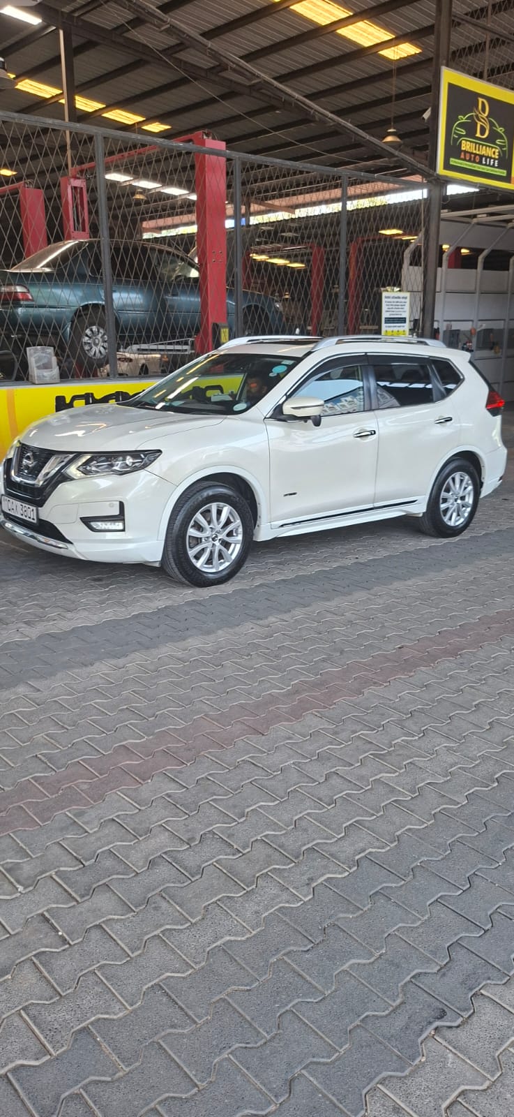 Nissan X Trail 2017 - Used SUV sale in Sri Lanka - patpat.lk
