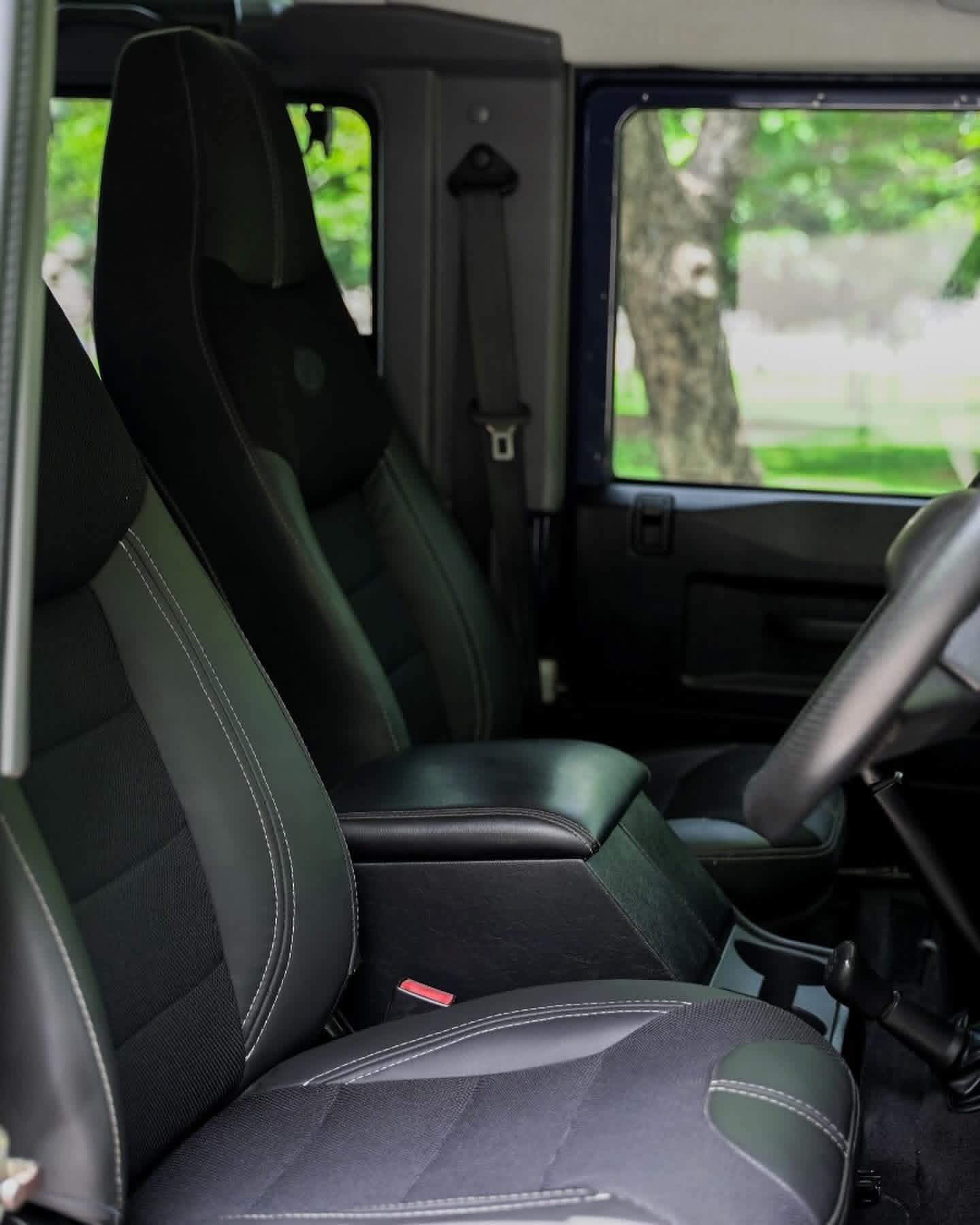 Land Rover Defender 2015 - பயன்படுத்தப்பட்டது SUV sale in Sri Lanka - patpat.lk