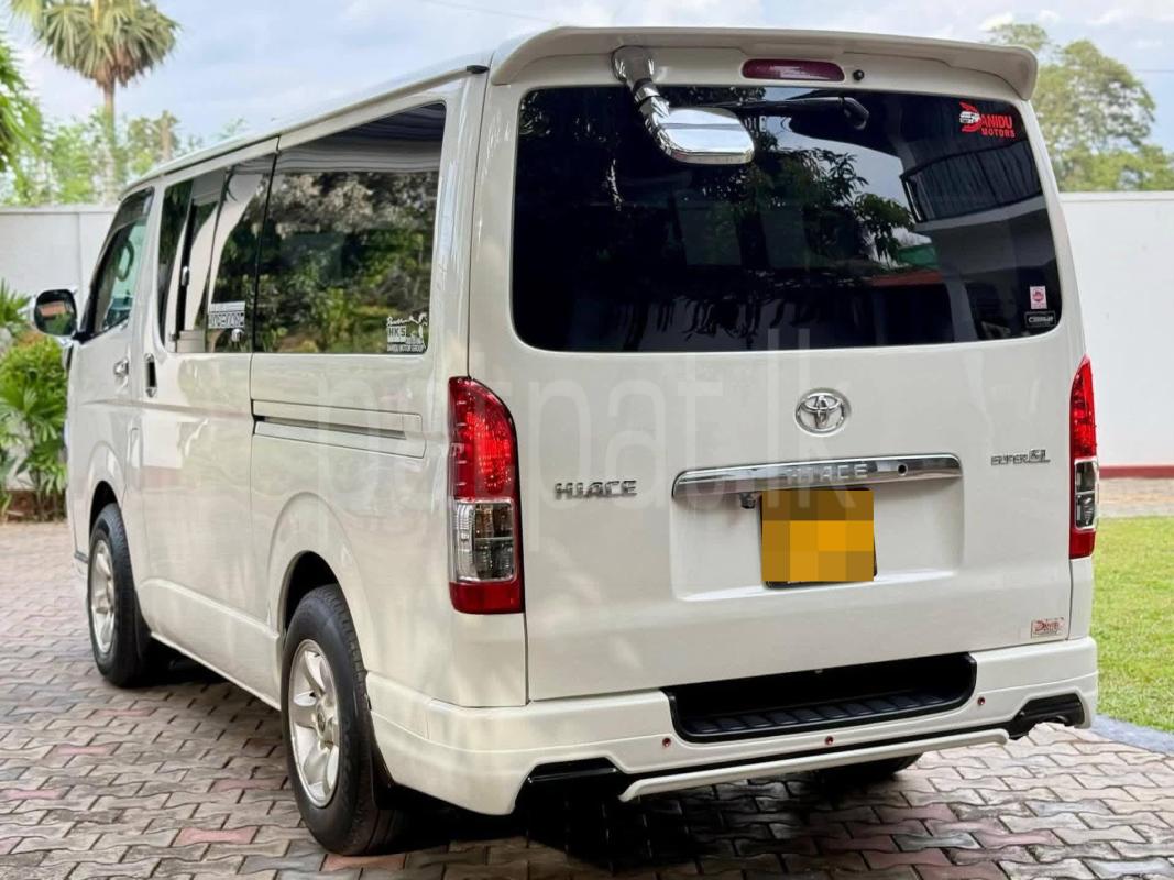 Toyota Hiace 2006 - பயன்படுத்தப்பட்டது வேன் sale in Sri Lanka - patpat.lk
