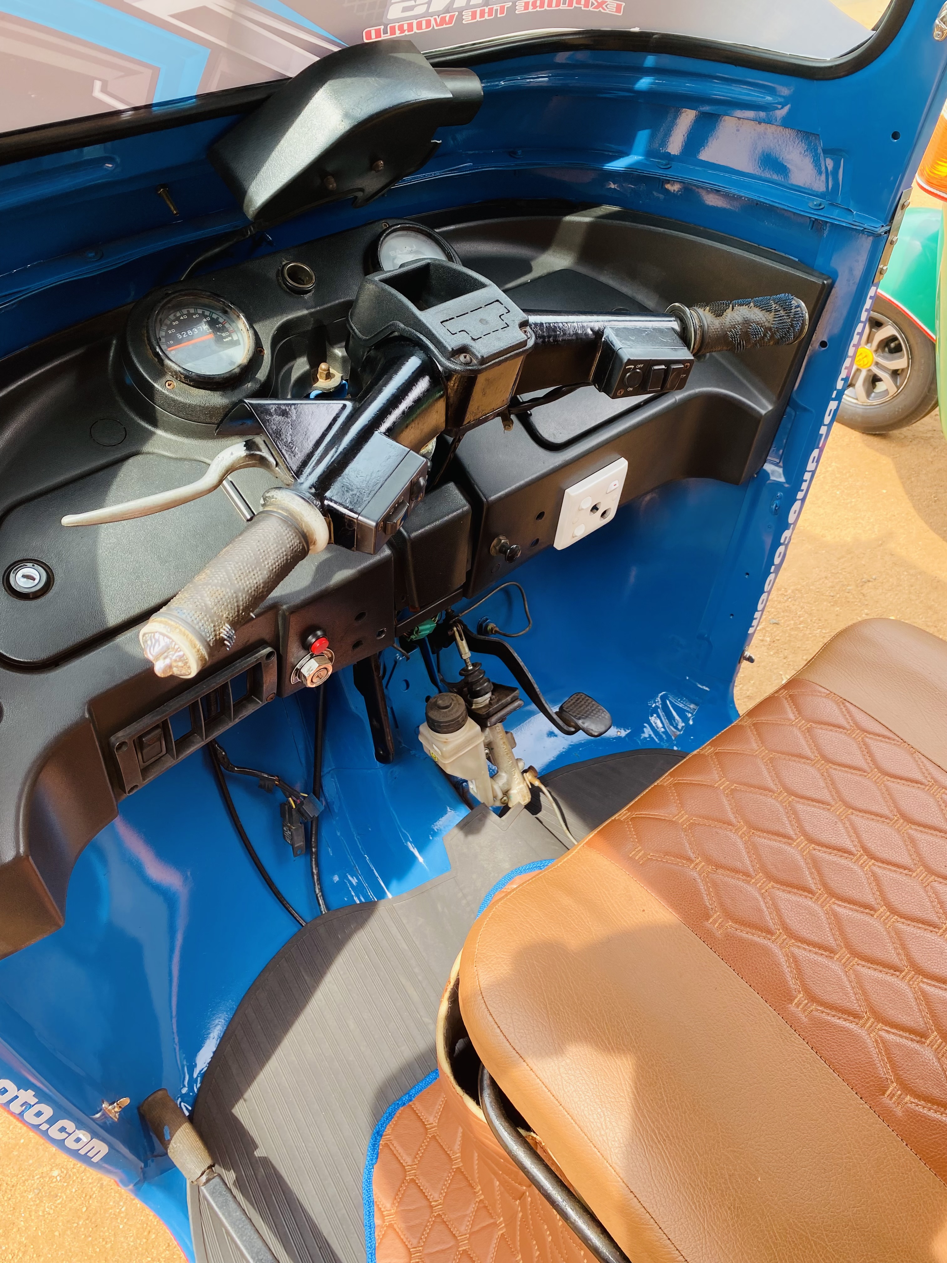 Bajaj Three Wheel 2012 - භාවිතා කරන ලද ත්‍රිරෝද රථය sale in Sri Lanka - patpat.lk