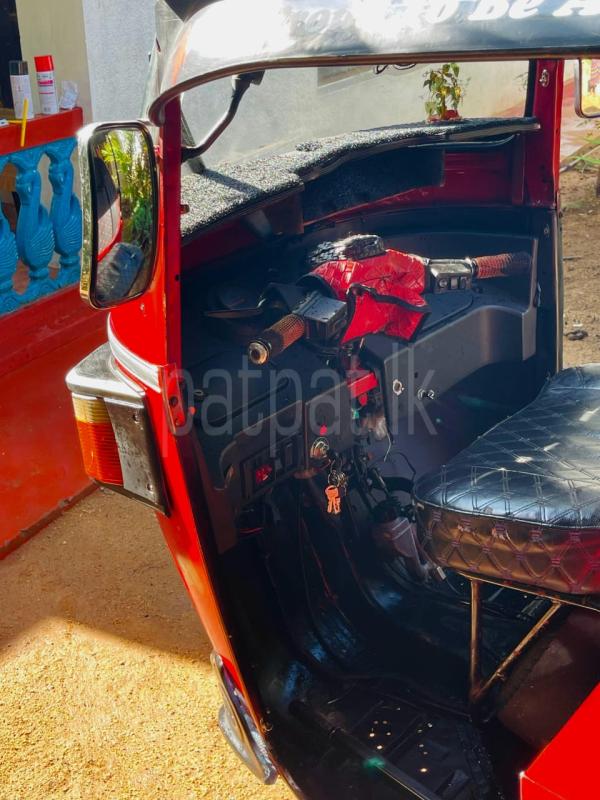 Bajaj Three Wheel 2012 - பயன்படுத்தப்பட்டது முச்சக்கர வண்டி sale in Sri Lanka - patpat.lk