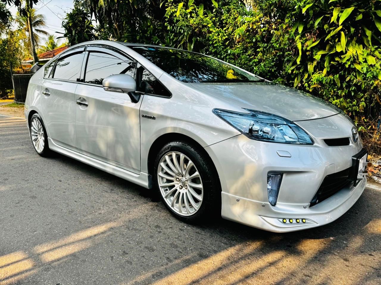 Toyota Prius 2014 - භාවිතා කරන ලද කාර් sale in Sri Lanka - patpat.lk
