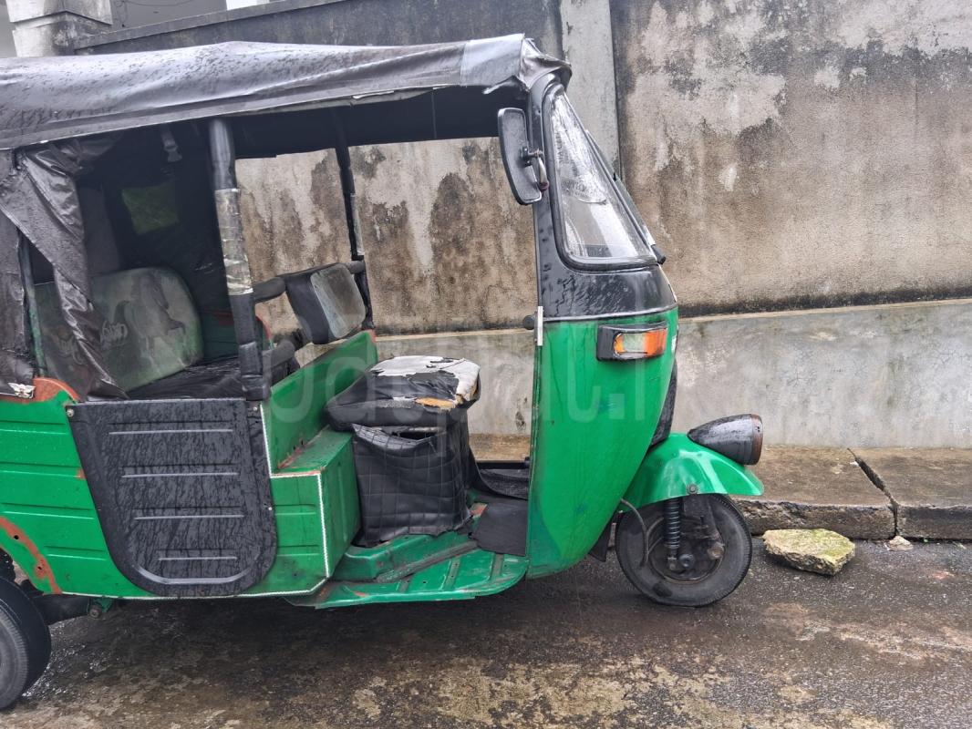 Bajaj Three Wheel 2005 - பயன்படுத்தப்பட்டது முச்சக்கர வண்டி sale in Sri Lanka - patpat.lk
