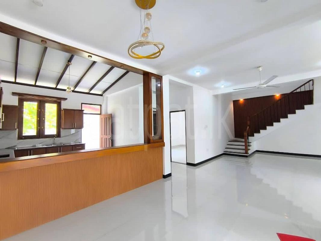 House for Sale in Athurugiriya