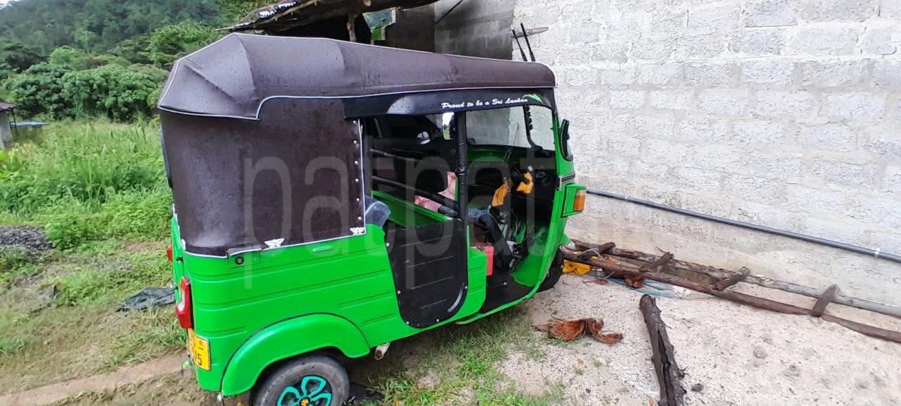 Bajaj 4 stroke 2011 - பயன்படுத்தப்பட்டது முச்சக்கர வண்டி sale in Sri Lanka - patpat.lk