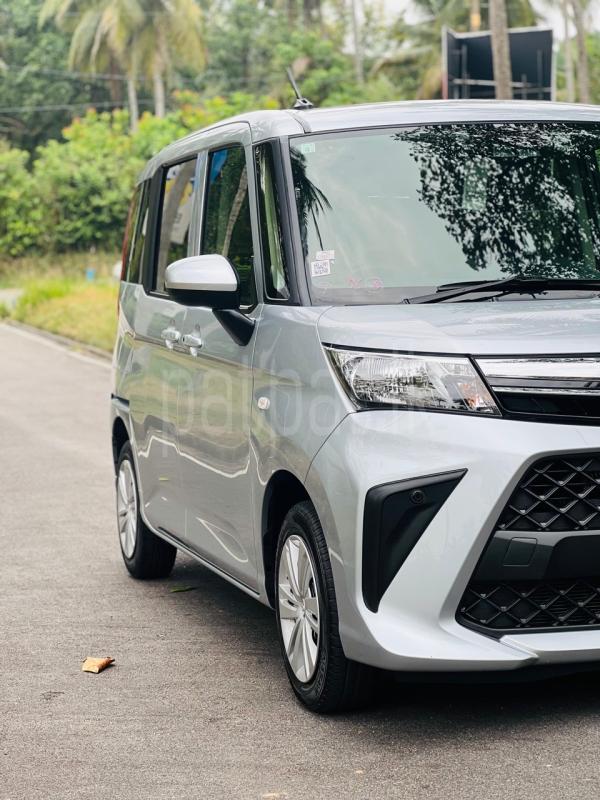 Toyota Roomy 2023 - Reconditioned Van sale in Sri Lanka - patpat.lk