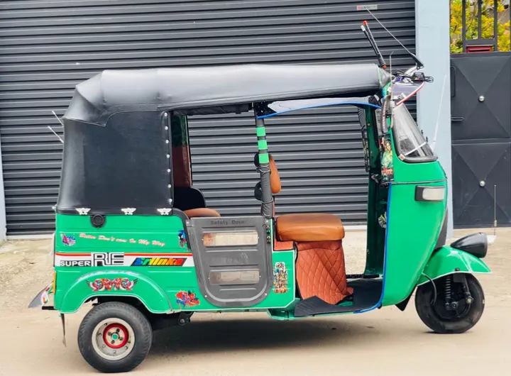 Bajaj 2 stroke 2005 - Used Three wheeler sale in Sri Lanka - patpat.lk