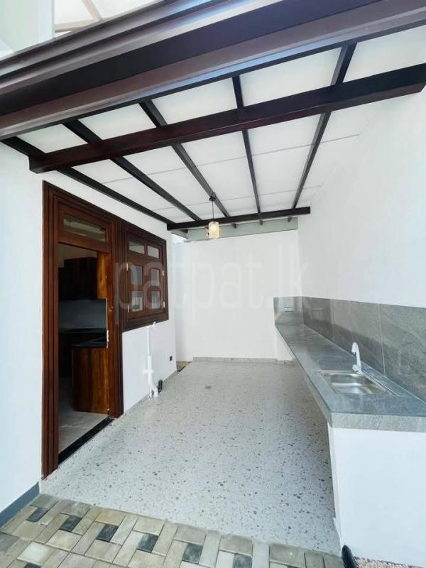 House for Sale in Athurugiriya