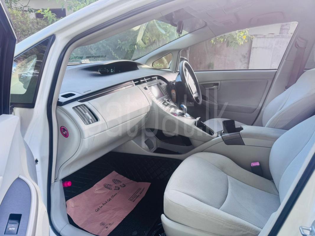 Toyota Prius 2012 - பயன்படுத்தப்பட்டது கார் sale in Sri Lanka - patpat.lk