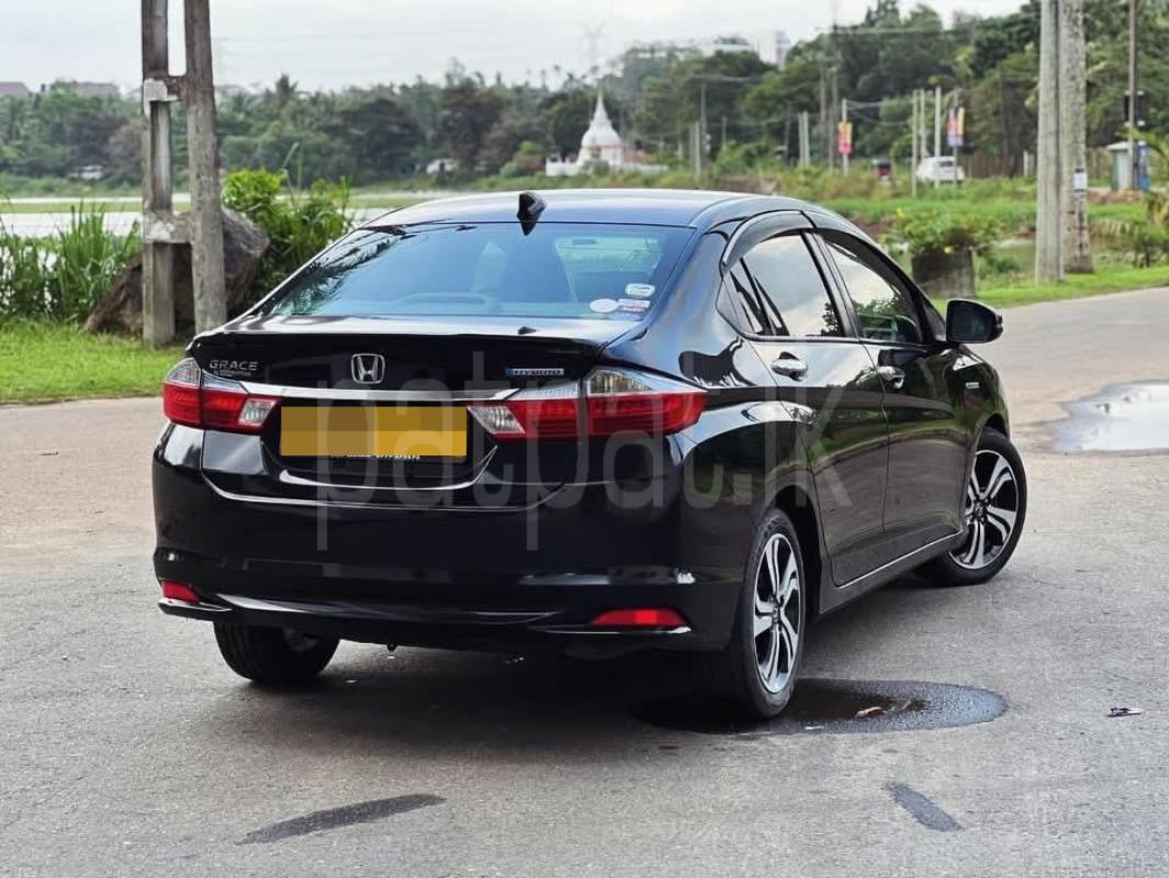 Honda Grace 2016 - பயன்படுத்தப்பட்டது கார் sale in Sri Lanka - patpat.lk