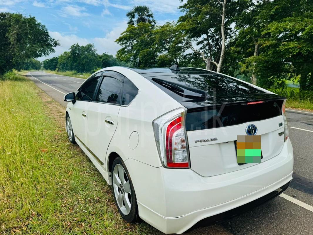 Toyota Prius 2013 - பயன்படுத்தப்பட்டது கார் sale in Sri Lanka - patpat.lk