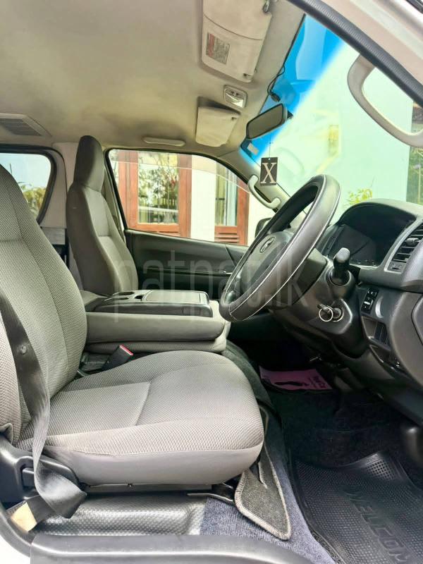 Toyota Hiace 2016 - பயன்படுத்தப்பட்டது வேன் sale in Sri Lanka - patpat.lk