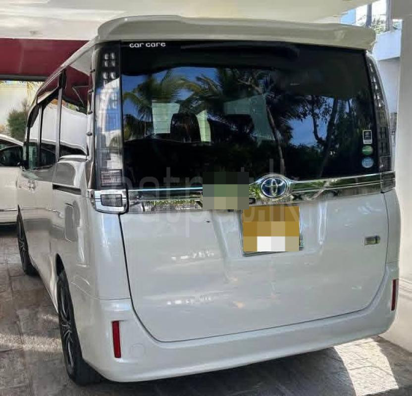 Toyota Voxy 2014 - பயன்படுத்தப்பட்டது வேன் sale in Sri Lanka - patpat.lk