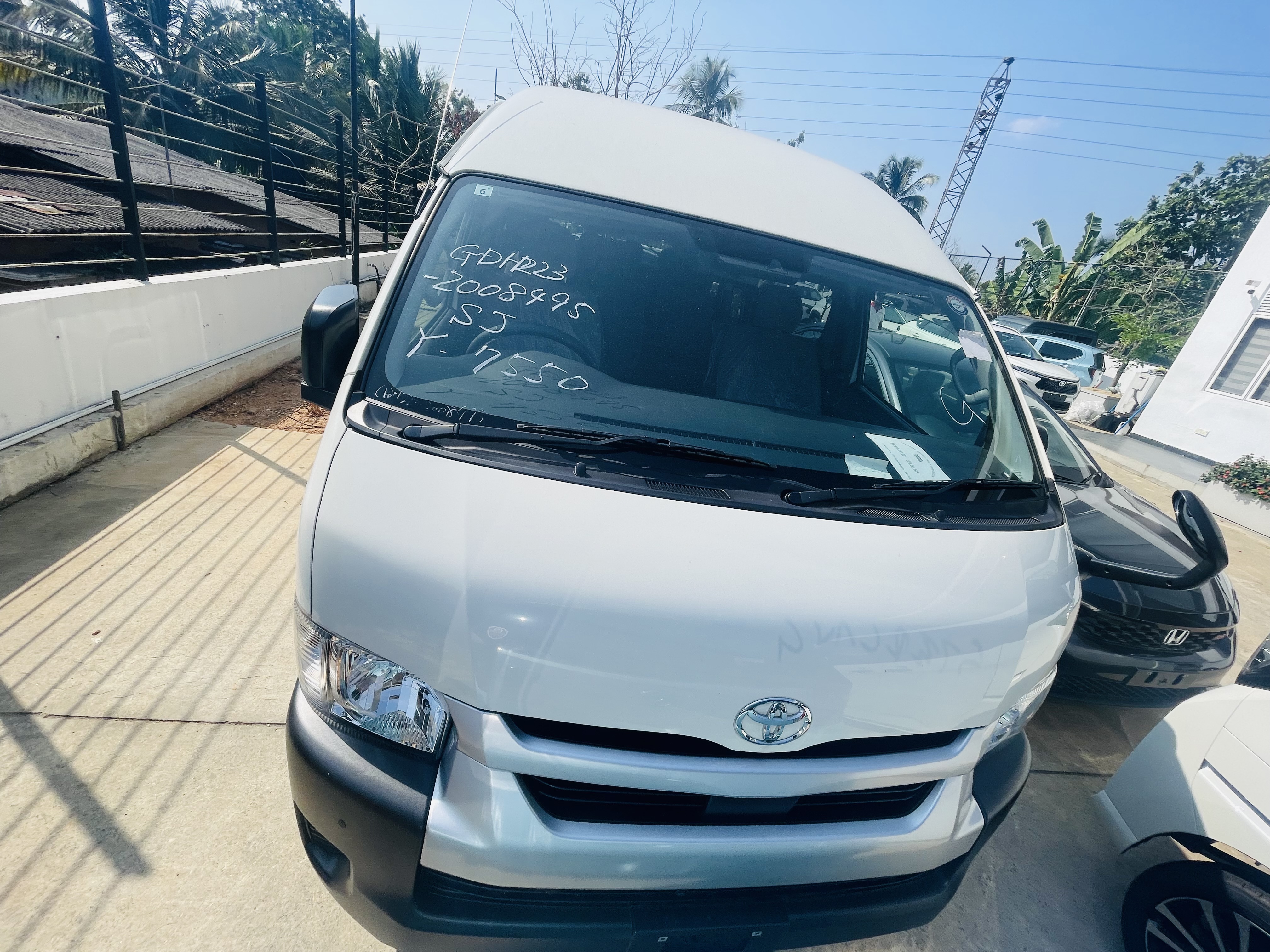 Toyota Hiace 2025 - சான்றளிக்கப்பட்டது வேன் sale in Sri Lanka - patpat.lk