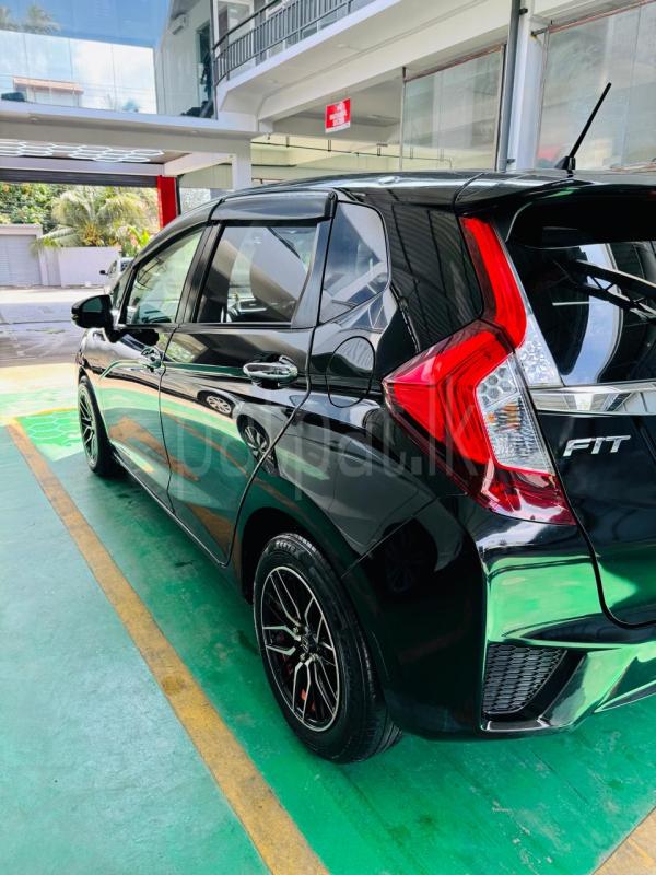 Honda Fit 2015 - பயன்படுத்தப்பட்டது கார் sale in Sri Lanka - patpat.lk