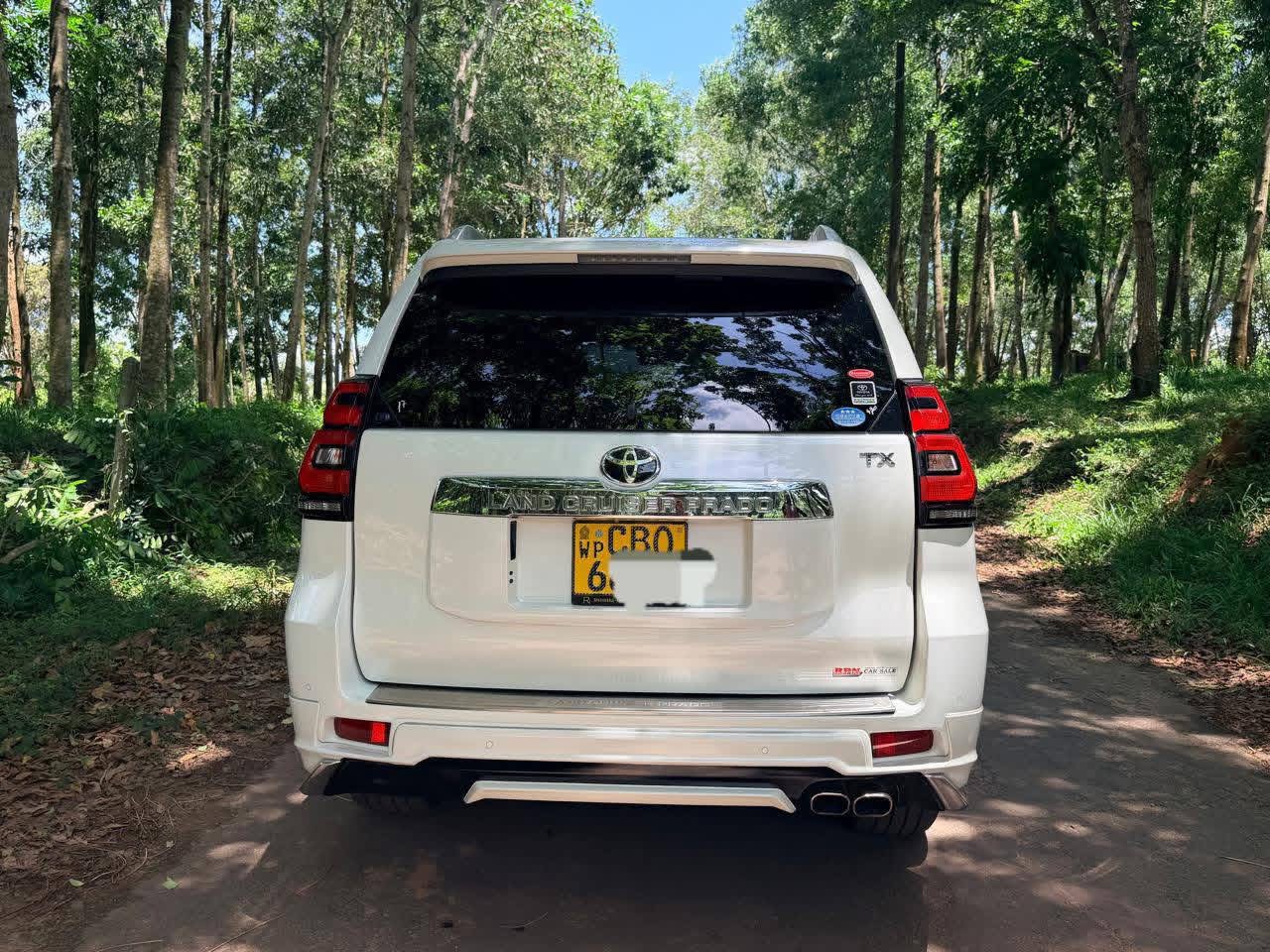Toyota Land Cruiser Prado 2017 - பயன்படுத்தப்பட்டது SUV sale in Sri Lanka - patpat.lk