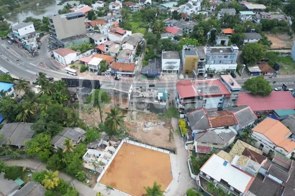 Commercial Land for Sale in Pelawatta